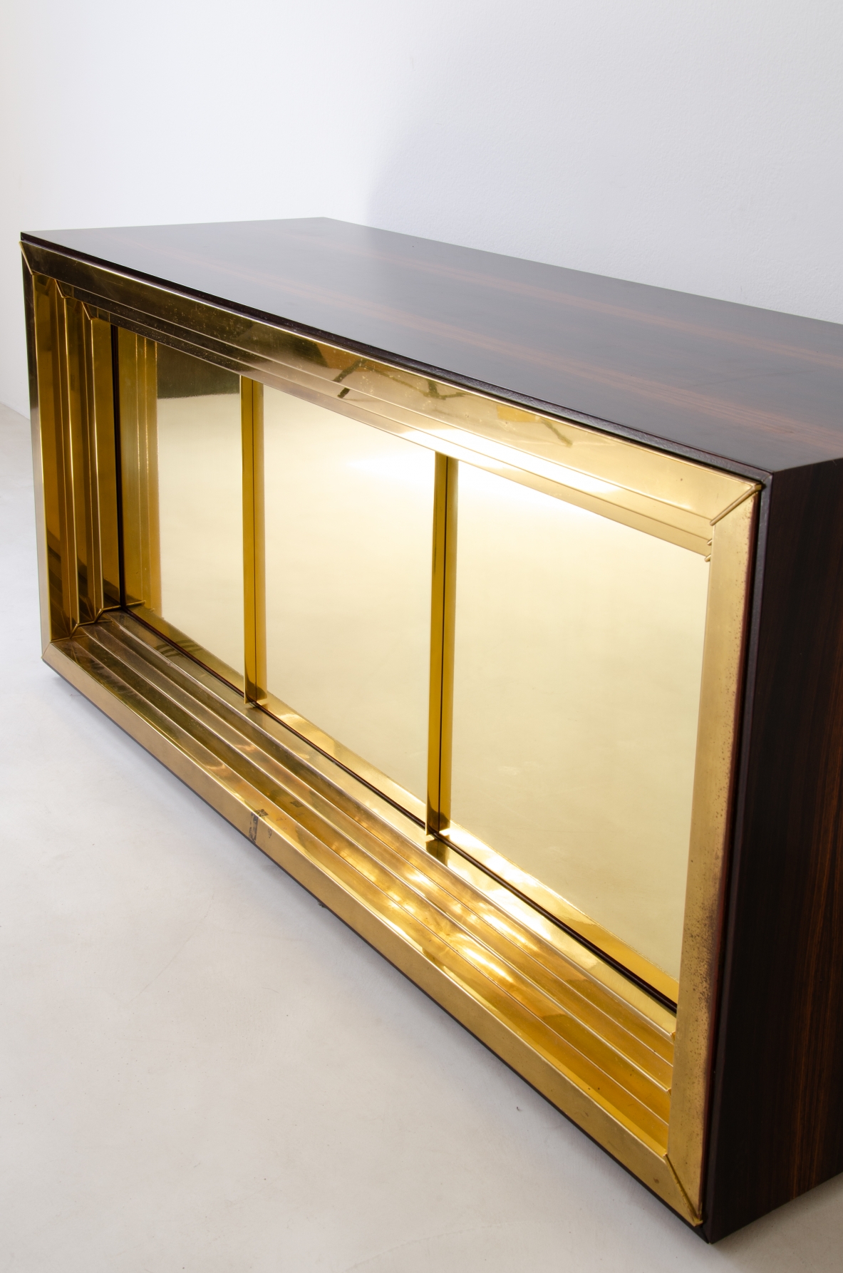 Luciano Frigerio (1928-1999)  Large and unique storage unit Manufactured by Frigerio & C. 1970s.