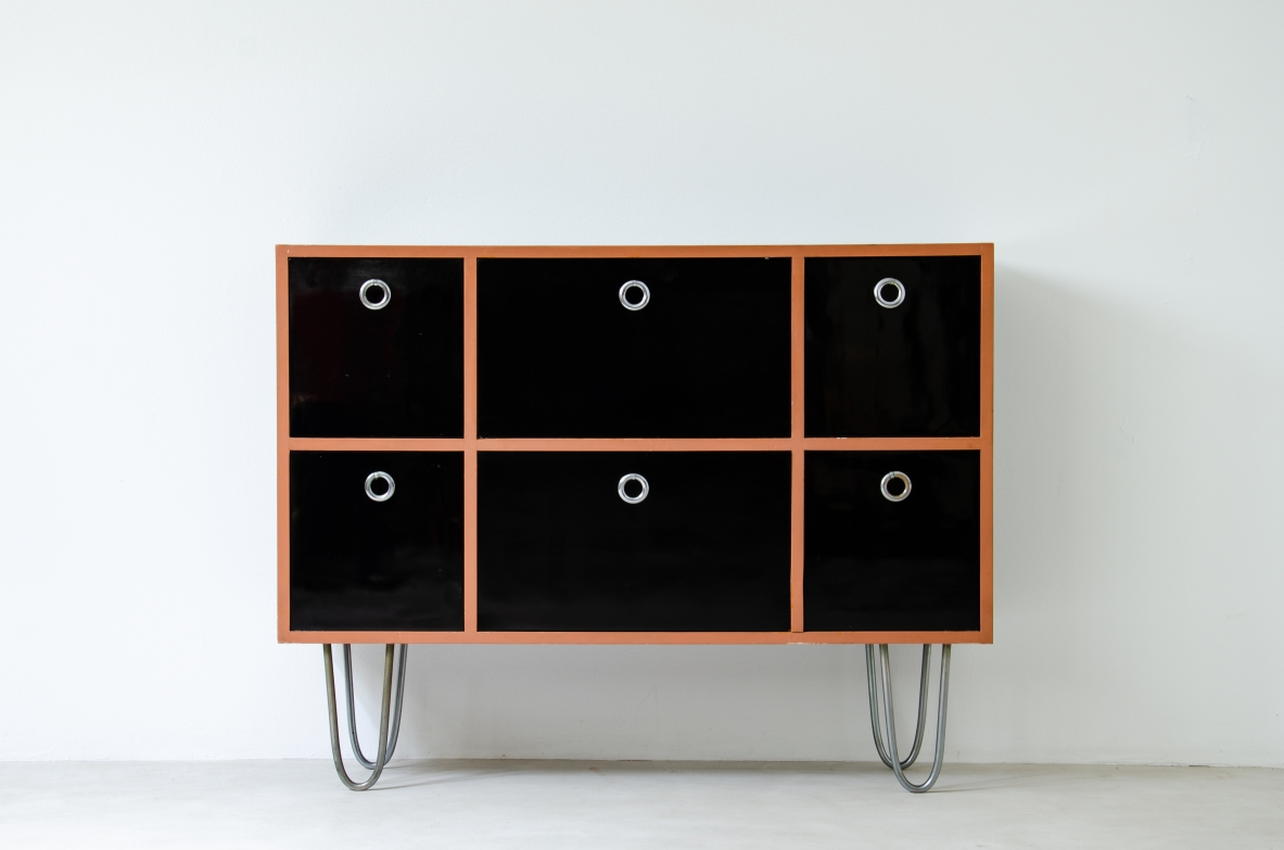 Guglielmo Ulrich. Elegante mobile contenitore bar a scompartimenti in legno laccato. Italia, Milano, 1934