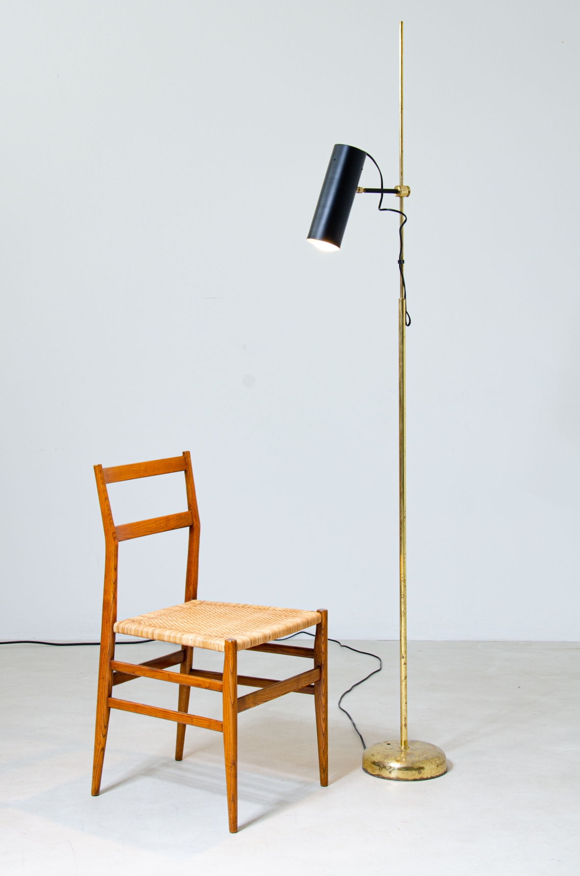 Floor lamp with brass stem and painted metal diffuser. Italian manufacture, 1960's.