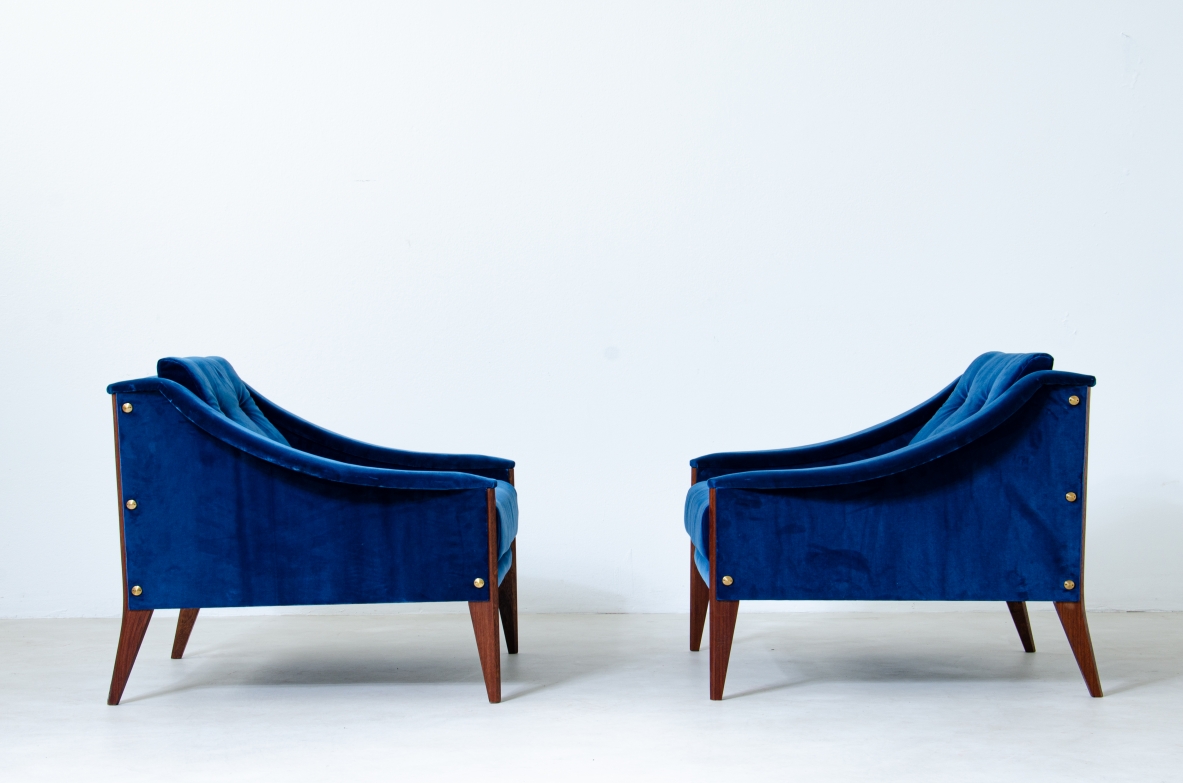 Giò Ponti. Coppia di poltrone modello Dezza 24 con rivestimento in velluto. Manifattura Poltrona Frau, 1965