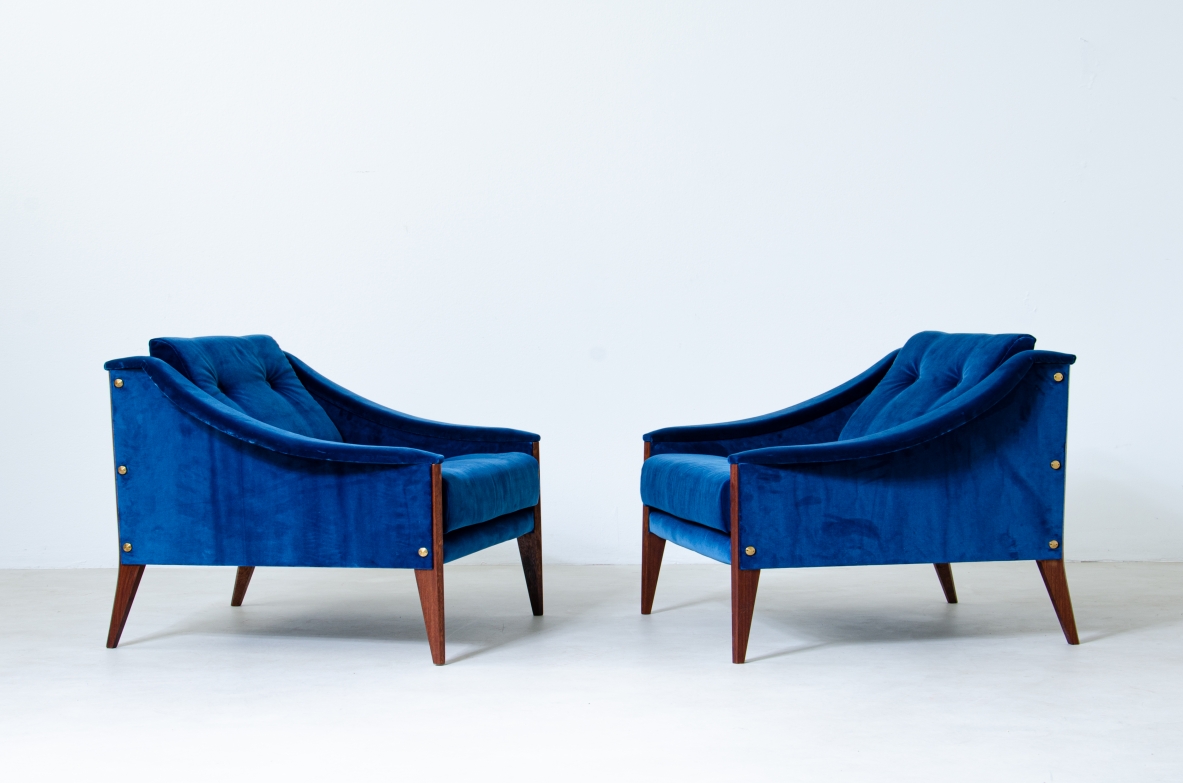 Giò Ponti. Coppia di poltrone modello Dezza 24 con rivestimento in velluto. Manifattura Poltrona Frau, 1965