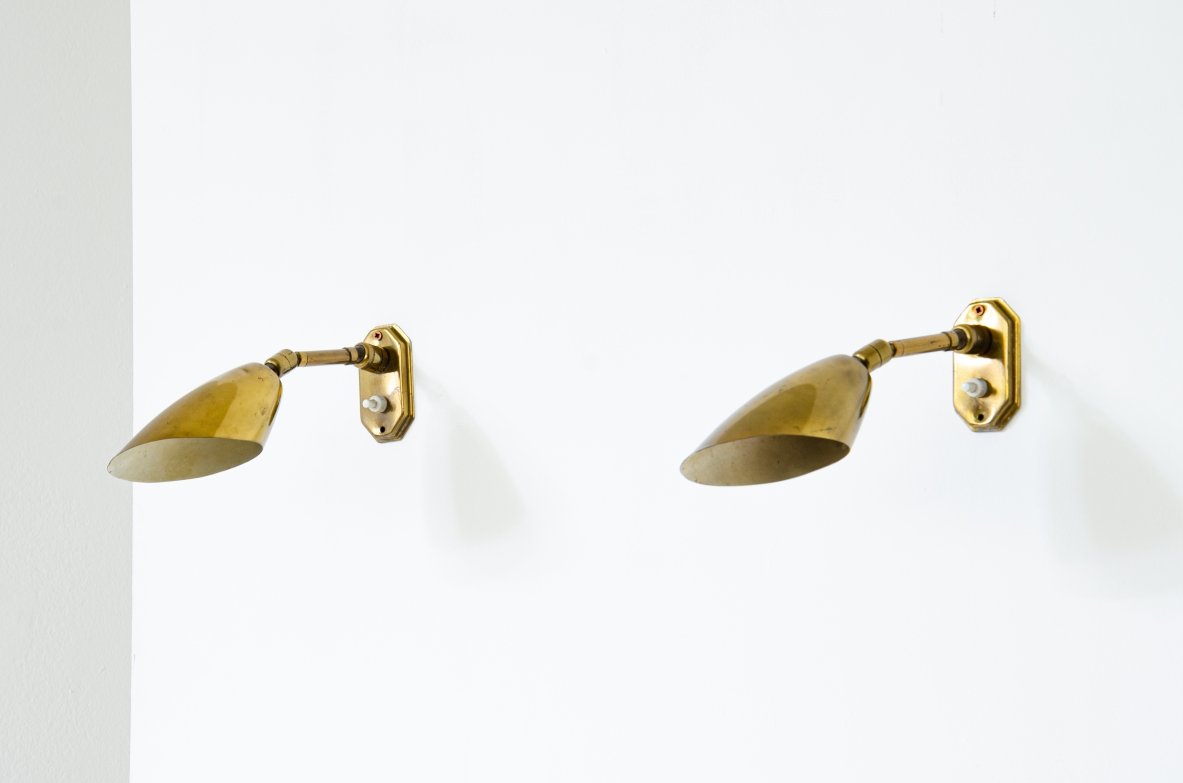 Two reading lamps in burnished brass with adjustable arm. Manufactured by Arredoluce, 1950s.