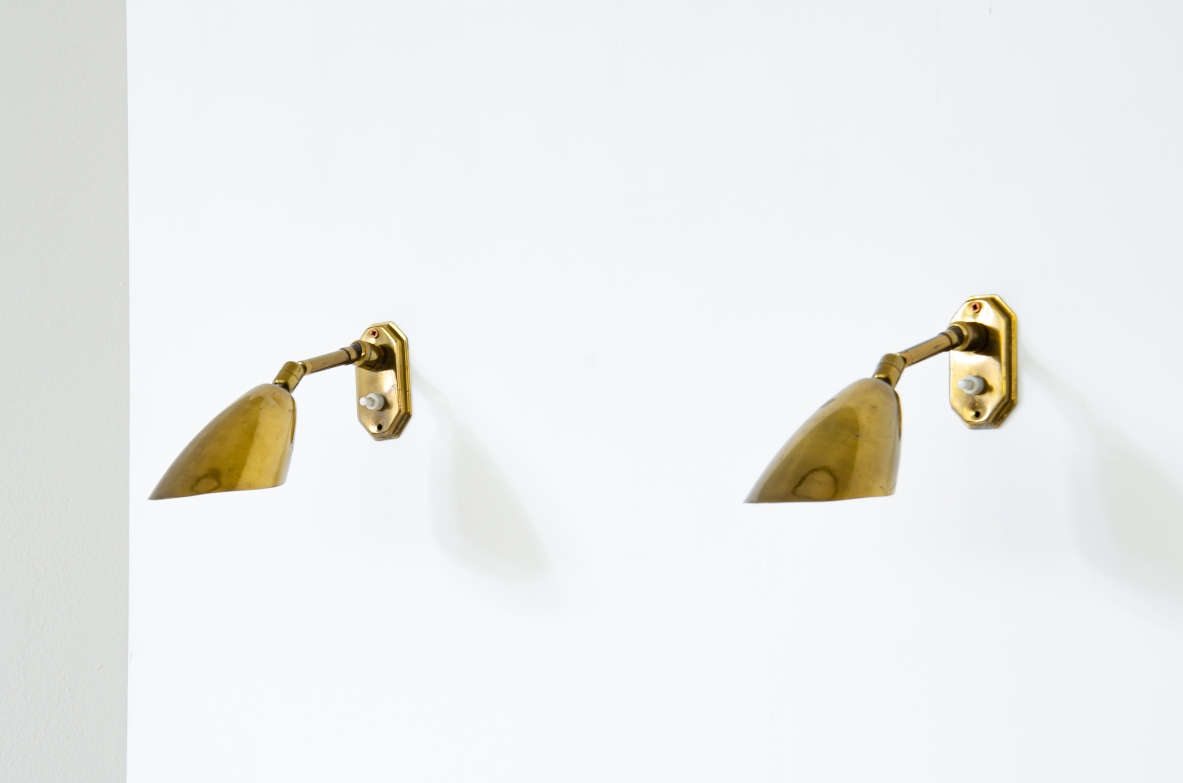 Two reading lamps in burnished brass with adjustable arm. Manufactured by Arredoluce, 1950s.