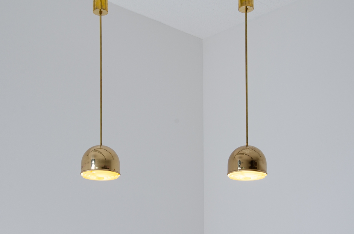 Coppia di lampade a sospensione in ottone. Produzione Bergboms, Svezia 1960ca.