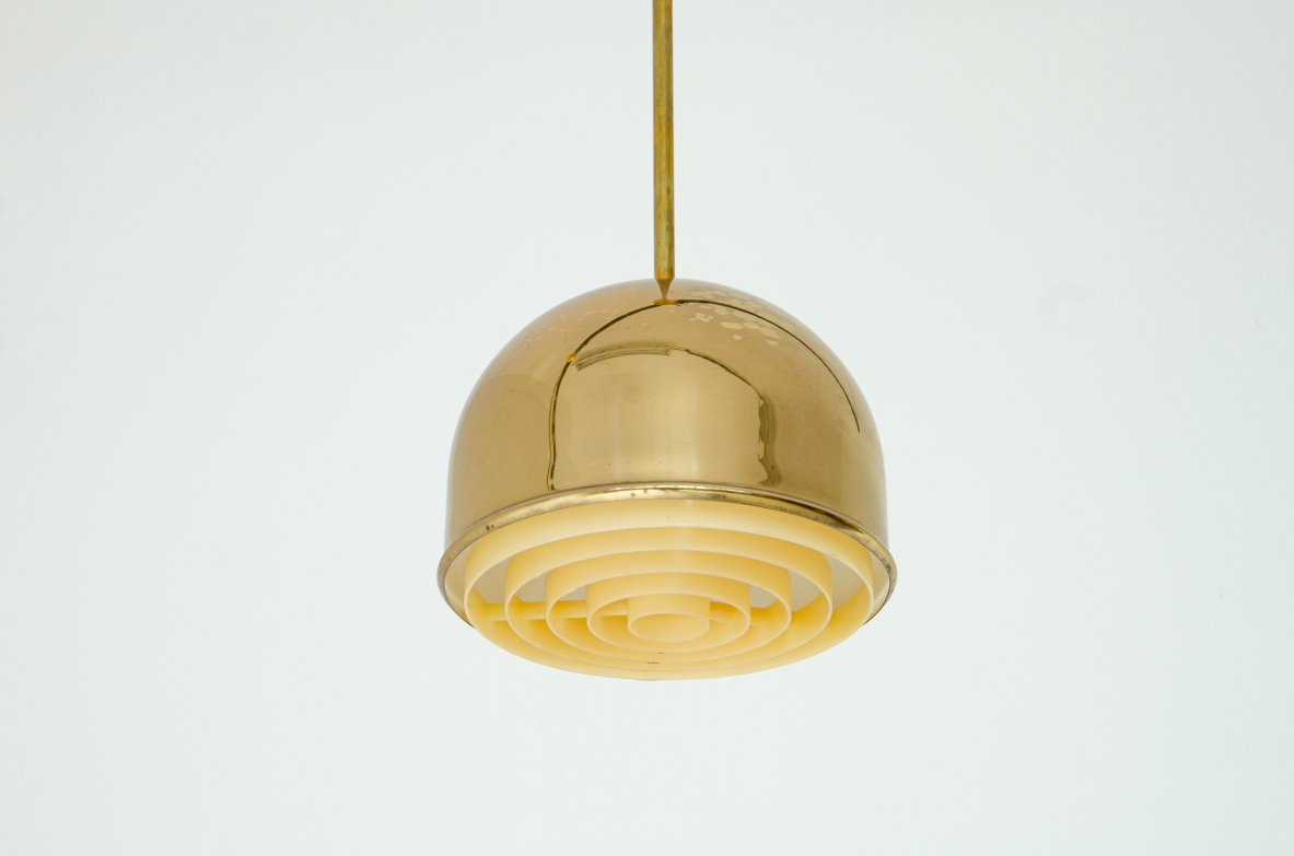Coppia di lampade a sospensione in ottone. Produzione Bergboms, Svezia 1960ca.