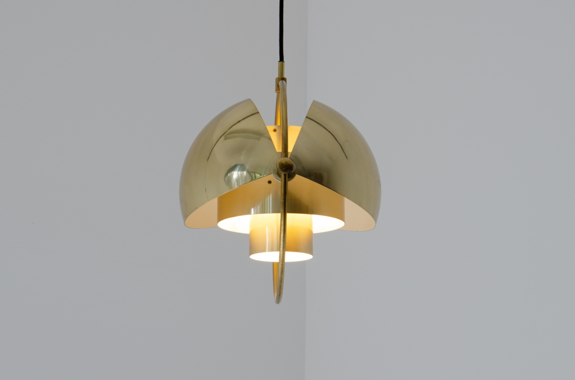 Louis Weisdorf. Lampadario Multi-Lite in ottone con due paralumi rotanti. Prodotta da Lyfa, Danimarca, 1974