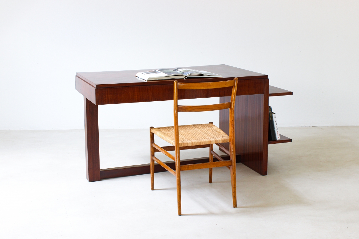 Scrivania con struttura in legno. Razionalismo italiano, 1930ca.