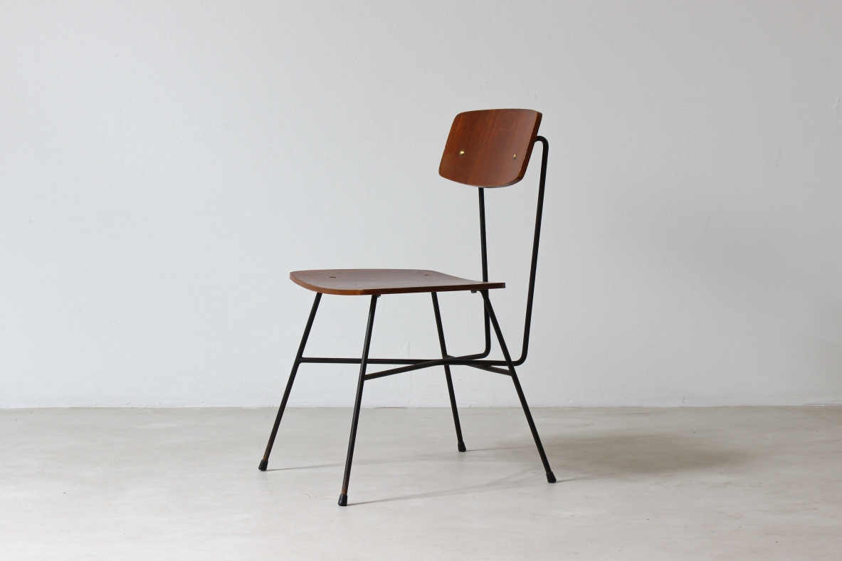 Gastone Rinaldi, scrivania con struttura in tondino di metallo e piano in mogano accompagnata da una sedia di bella fattura.  Produzione Rima, 1950ca.