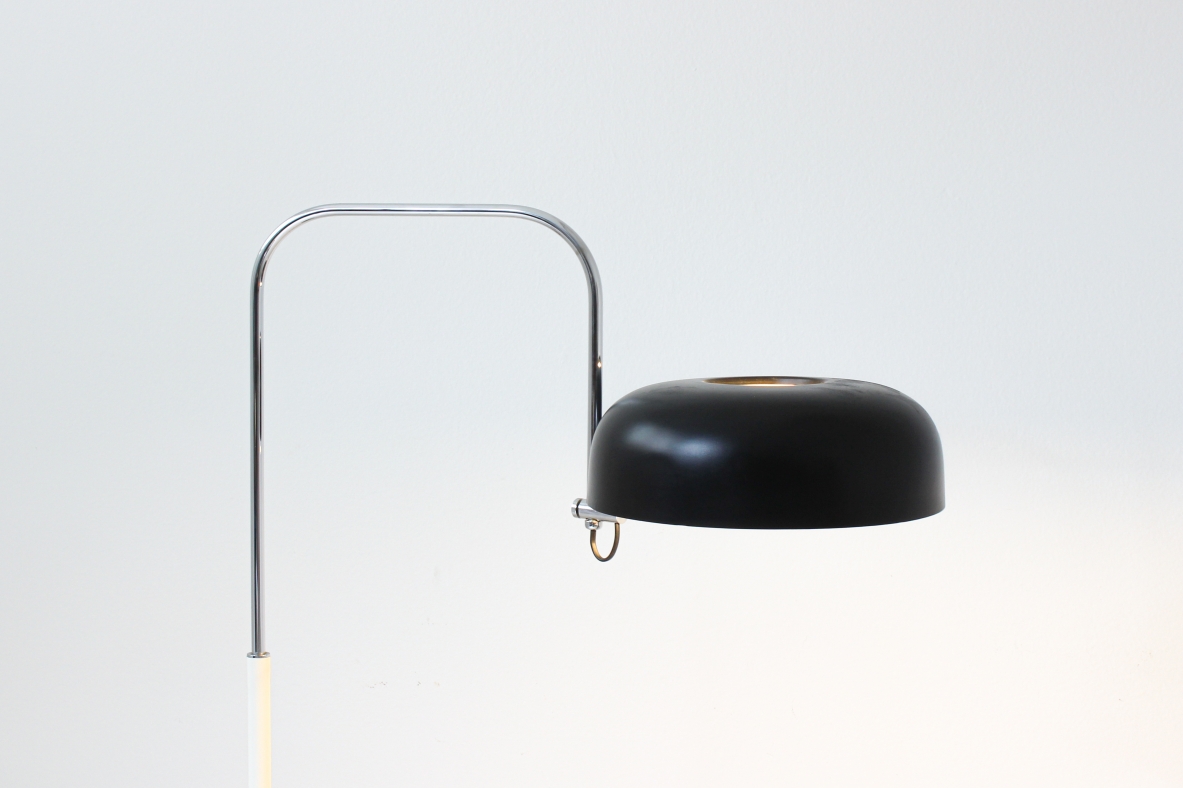 Reading lamp in black and white lacquered metal with curved chromed metal stem.