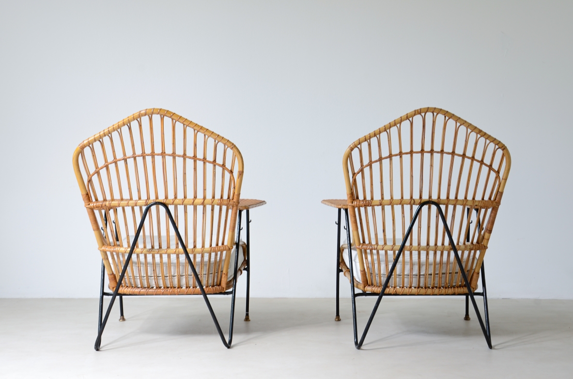 Vito Latis (1912-1996)  Coppia di poltrone in metallo curvato con braccioli in rattan e canna d'india intrecciata, puntali in ottone.  Manifattura Italiana anni '50.