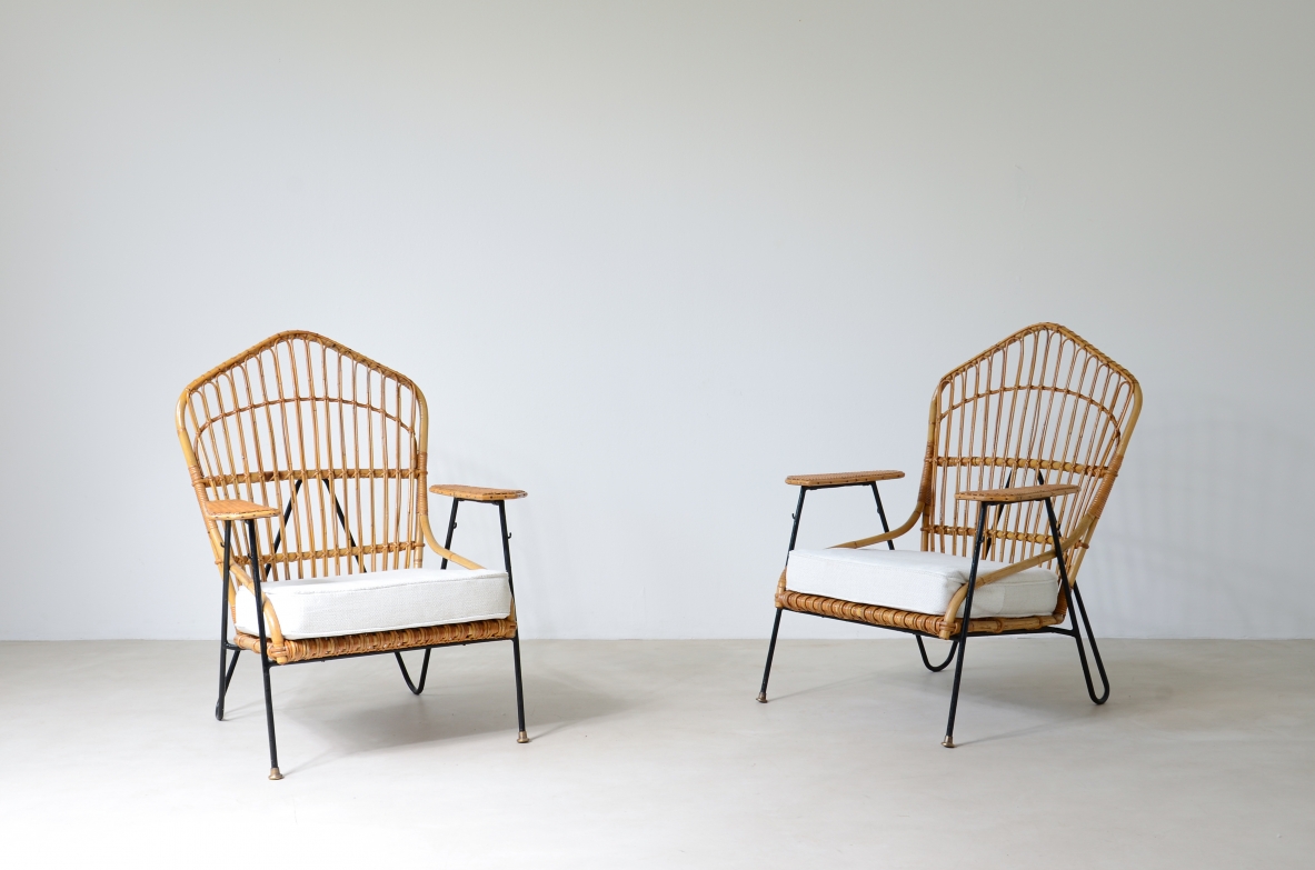 Vito Latis (1912-1996)  Coppia di poltrone in metallo curvato con braccioli in rattan e canna d'india intrecciata, puntali in ottone.  Manifattura Italiana anni '50.