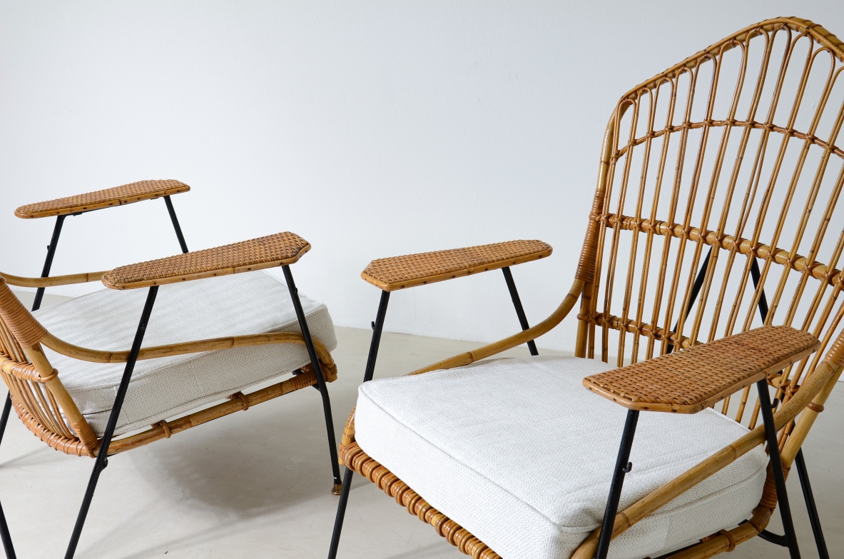 Vito Latis (1912-1996)  Coppia di poltrone in metallo curvato con braccioli in rattan e canna d'india intrecciata, puntali in ottone.  Manifattura Italiana anni '50.