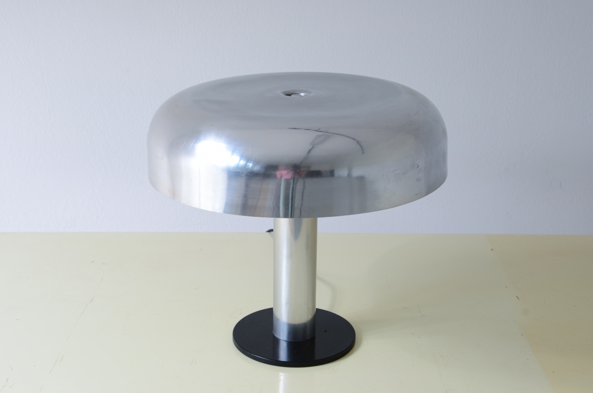 Table lamp in painted metal and polished aluminum.  Italian manufacture 1970ca.