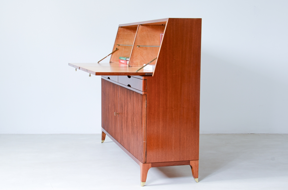 Mobile contenitore con fronte in legno grissinato e due piani a ribalta 1940