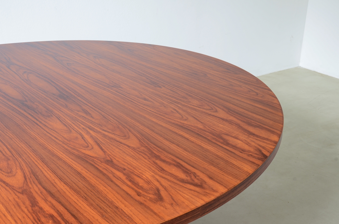 Italian 1960's round table, with a nice chromium plated base and wooden top.