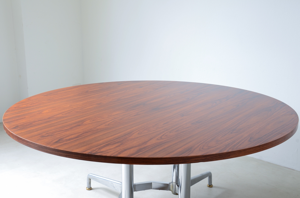 Italian 1960's round table, with a nice chromium plated base and wooden top.