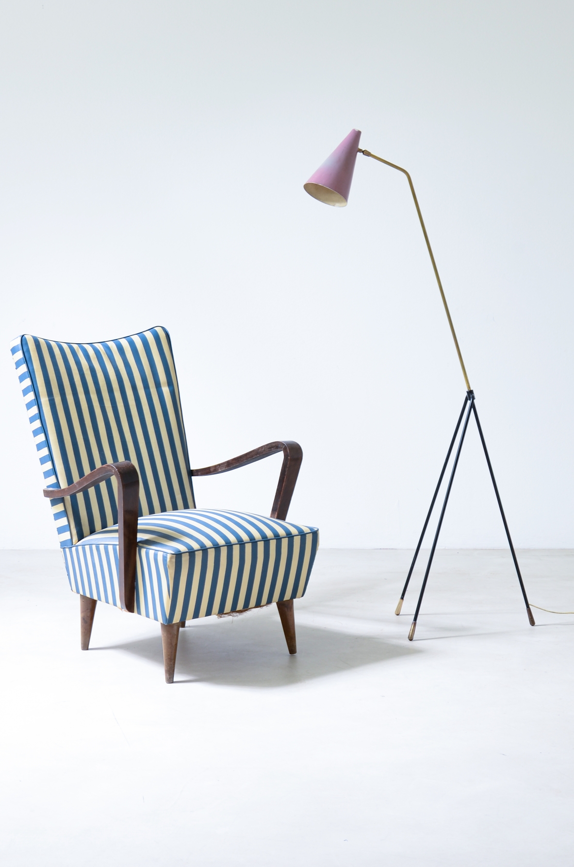 Gino Sarfatti lamp in curved metal, italian manufacture