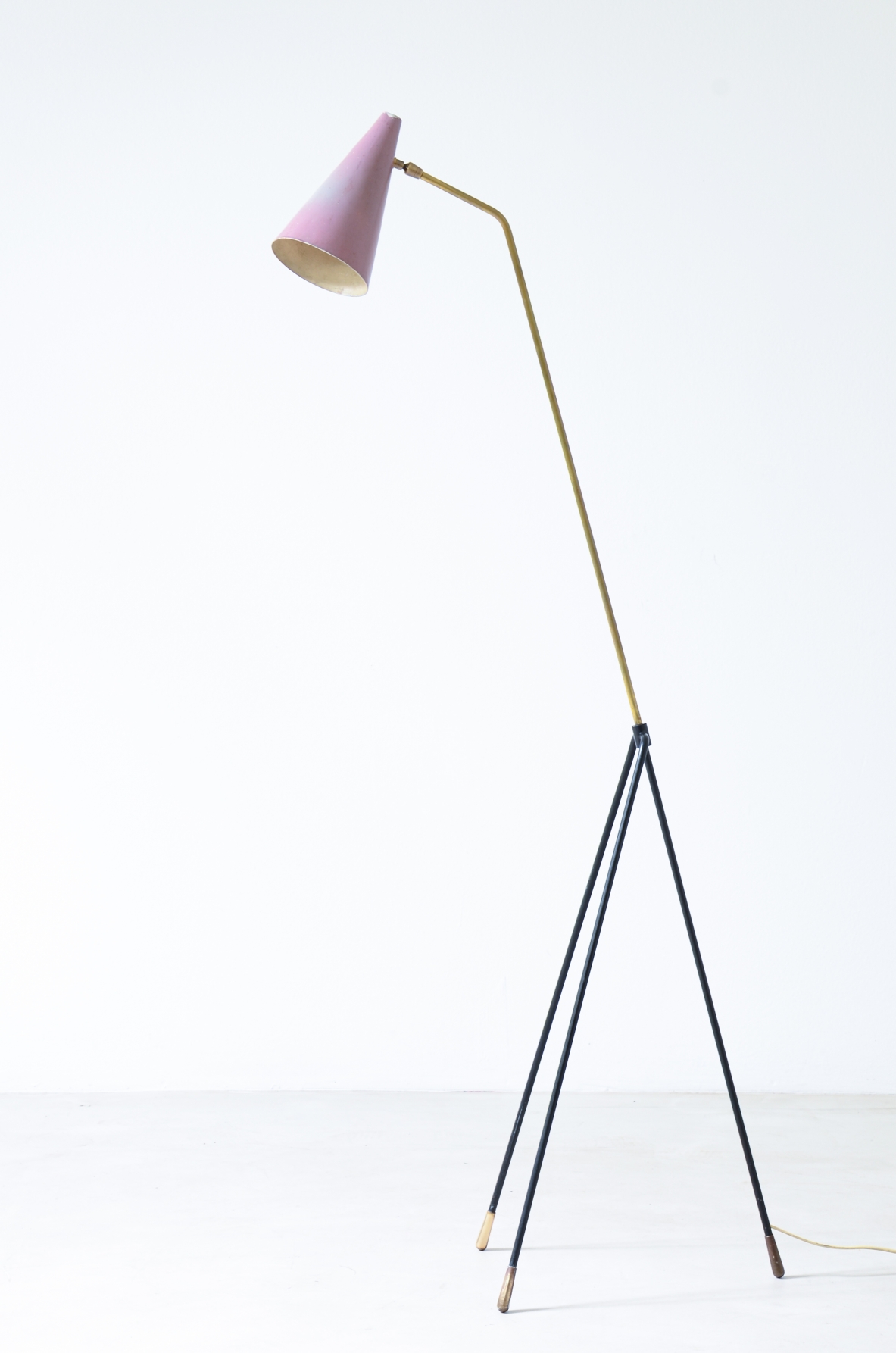 Gino Sarfatti lamp in curved metal, italian manufacture