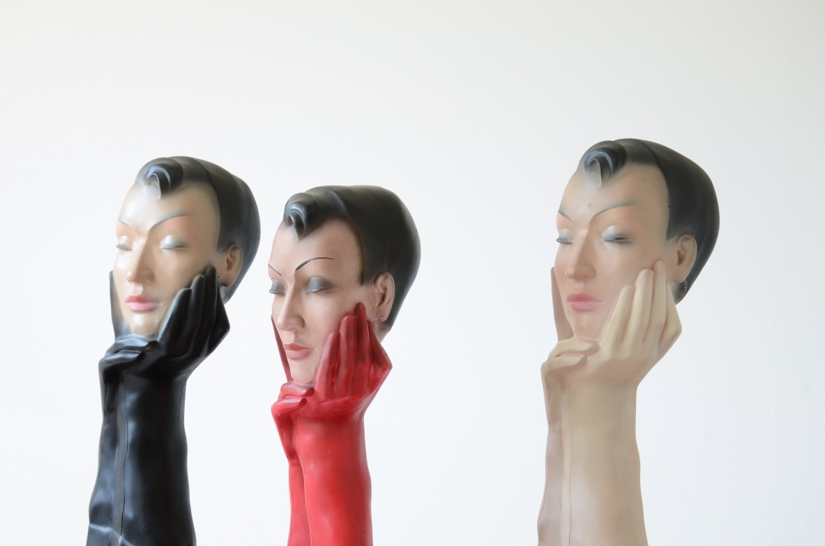 3 figure pubblicitarie in gesso dipinto in ottime condizioni originali.  Christian Dior, anni'60ca.