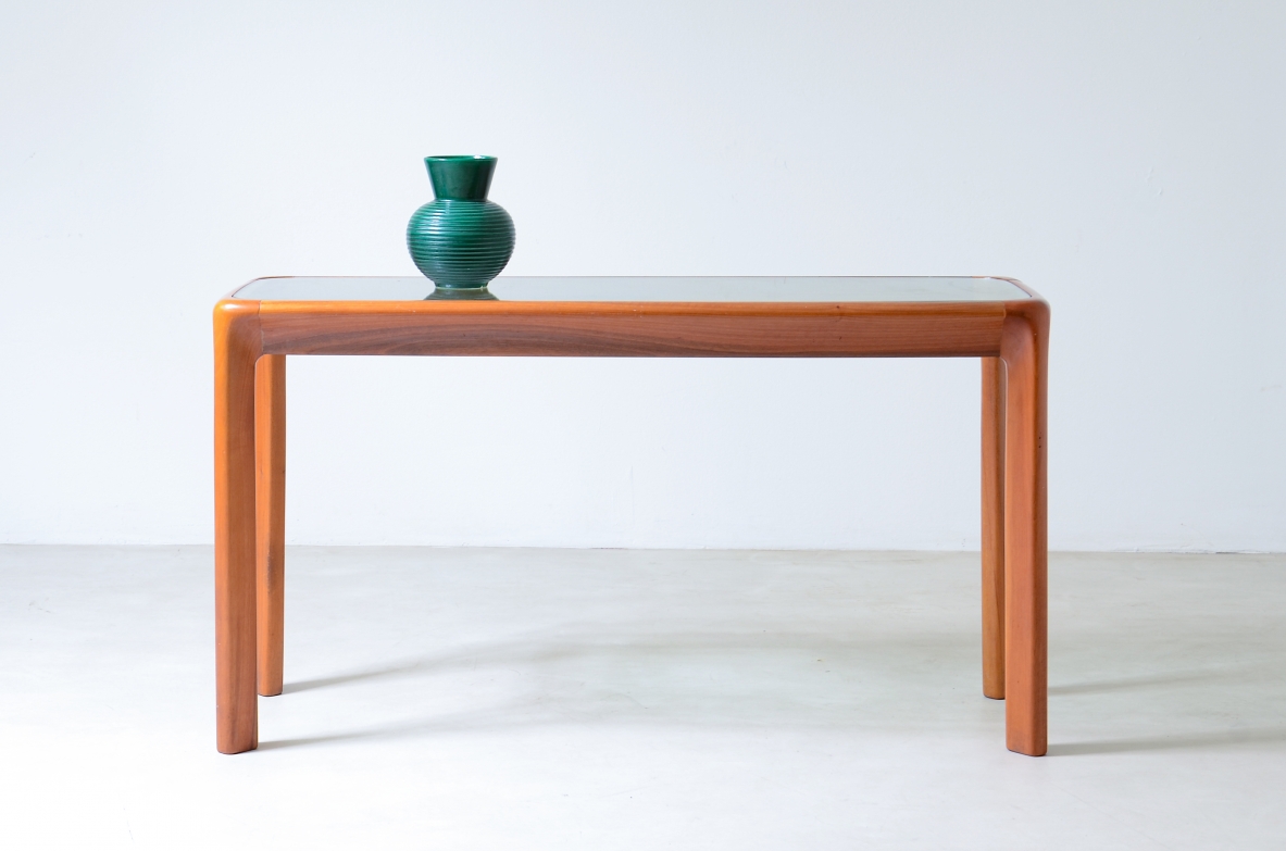 Angelo Mangiarotti Tavolo console con struttura in legno e piano in cristallo molato