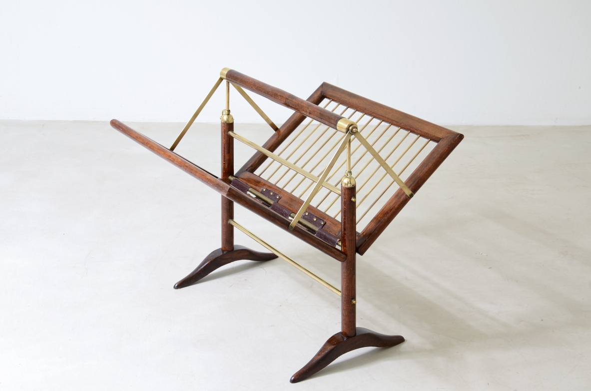 Splendido portariviste a libro in legno, ottone e pelle.   Manifattura italiana 1950 ca.