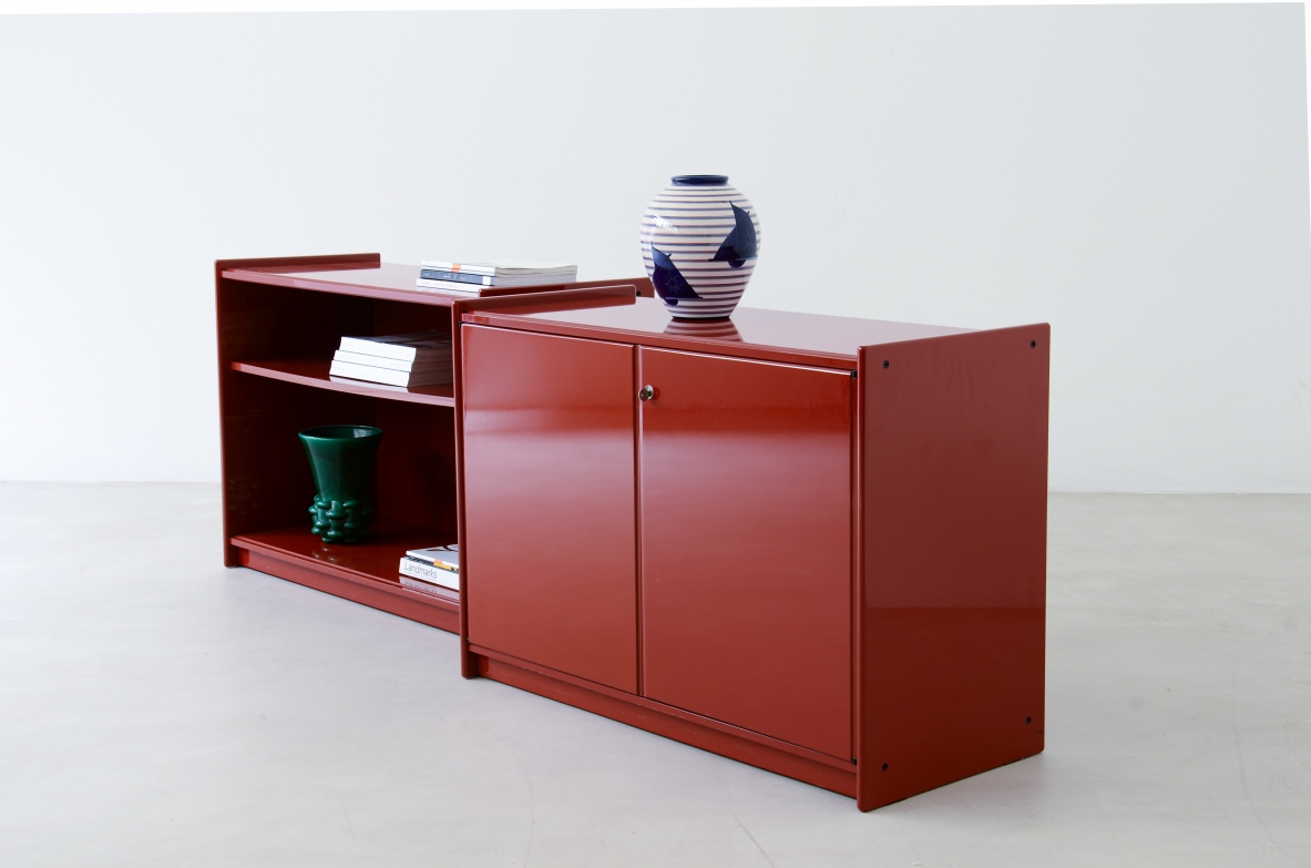 Kazuhide Takahama Mobile contenitore con tre differenti moduli in legno laccato. Serie 