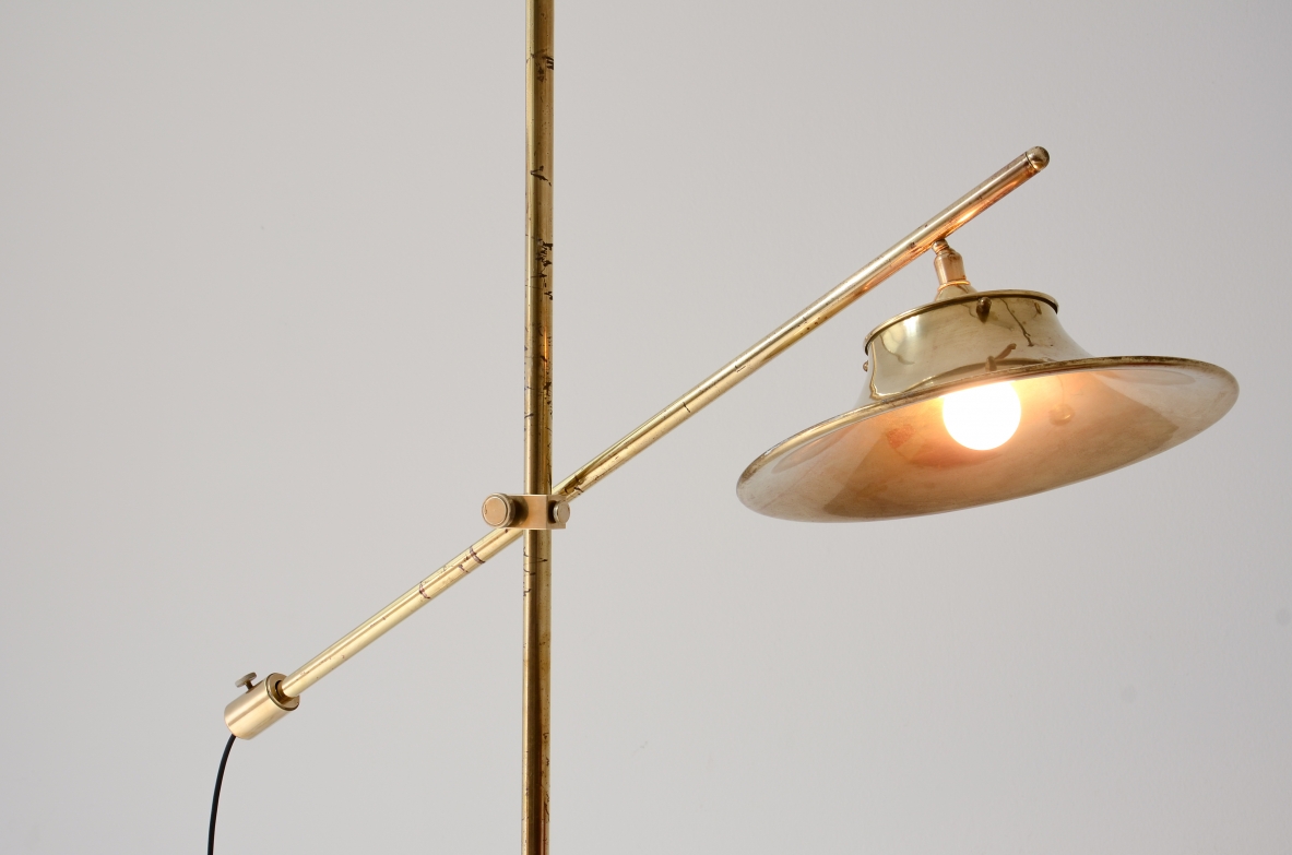 Floor lamp in brass with rocker rod, base and cap in shaped and perforated brass.  Italian manufacture, 1950's.