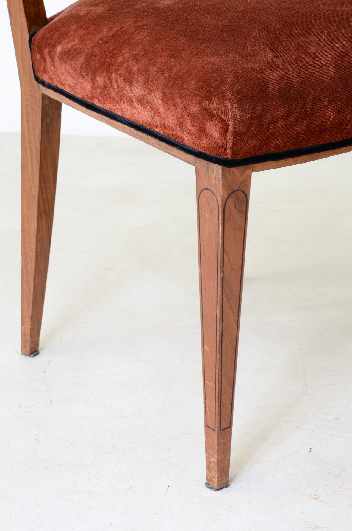Paolo Buffa  8 eleganti sedie in noce. Manifattura Lietti 1930.  Provenienza Gio Ponti 1933/1938 