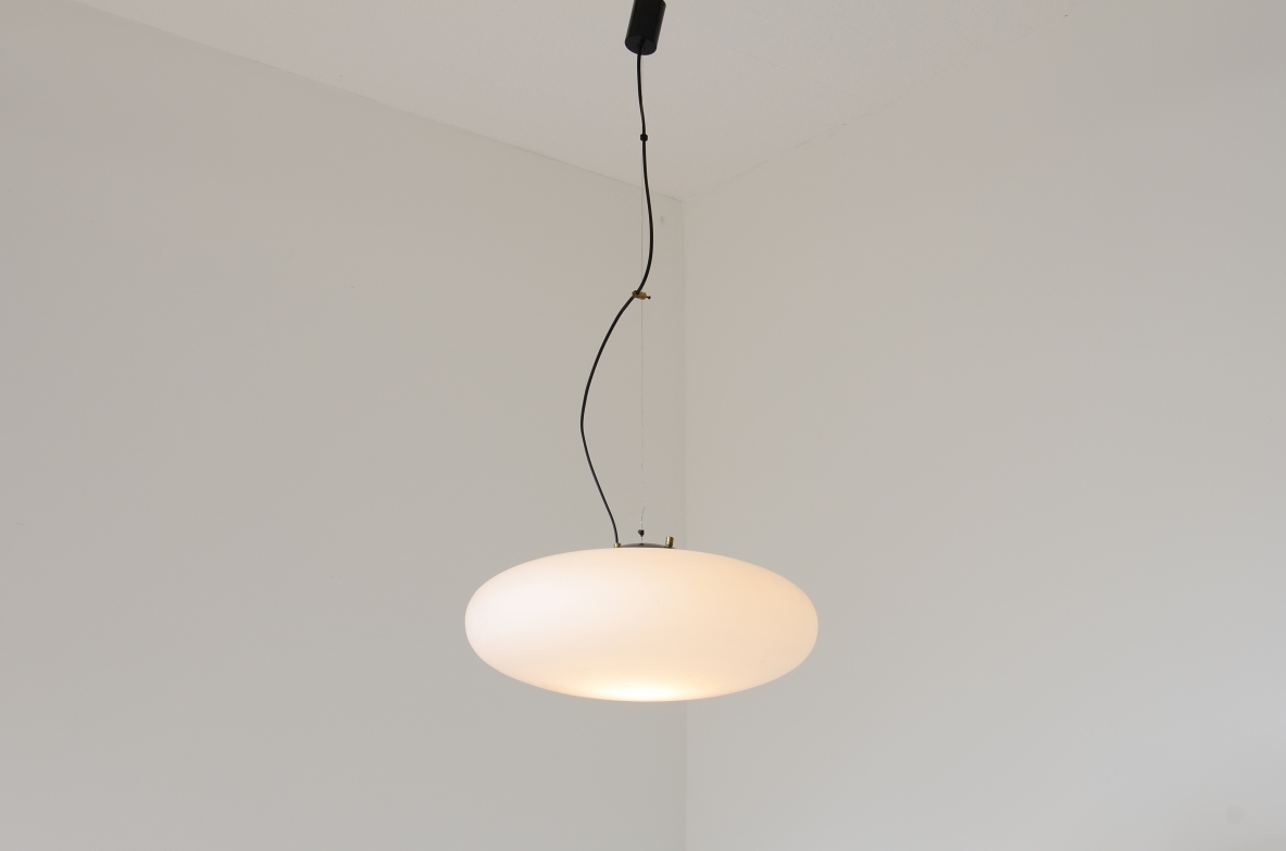Grande lampada a sospensione modello Stilnovo 1187  anni 50