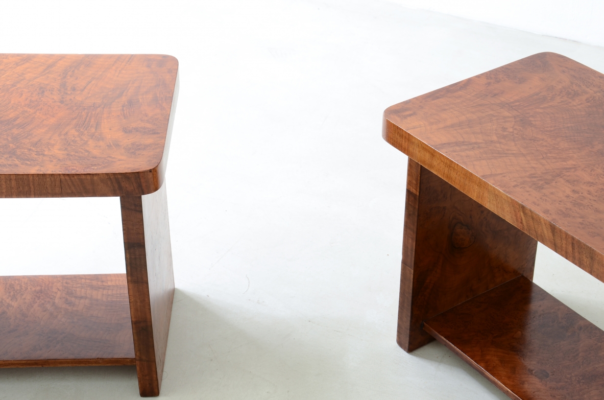 Pair of small tables/bedside tables in walnut root.  Italian manufacture from the 1930s