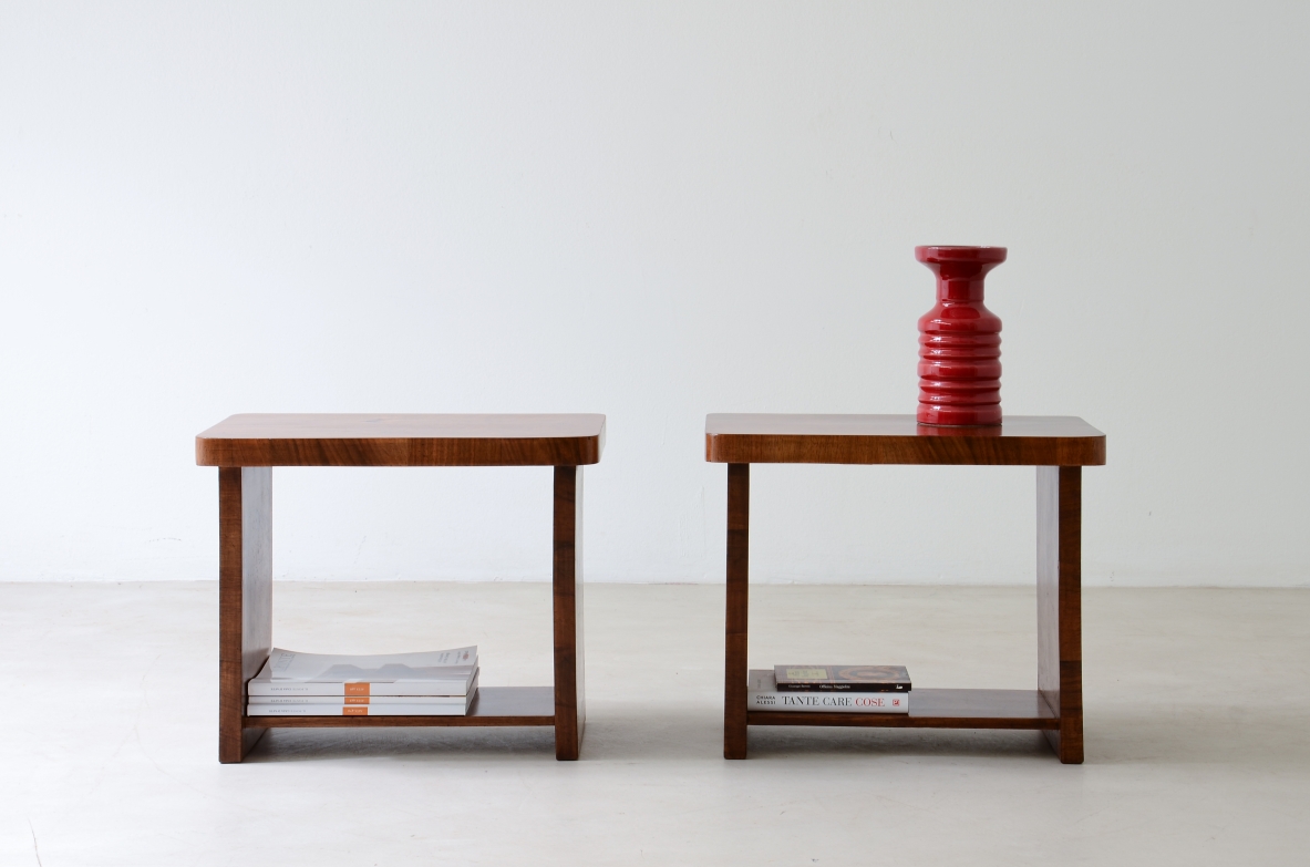 Pair of small tables/bedside tables in walnut root.  Italian manufacture from the 1930s