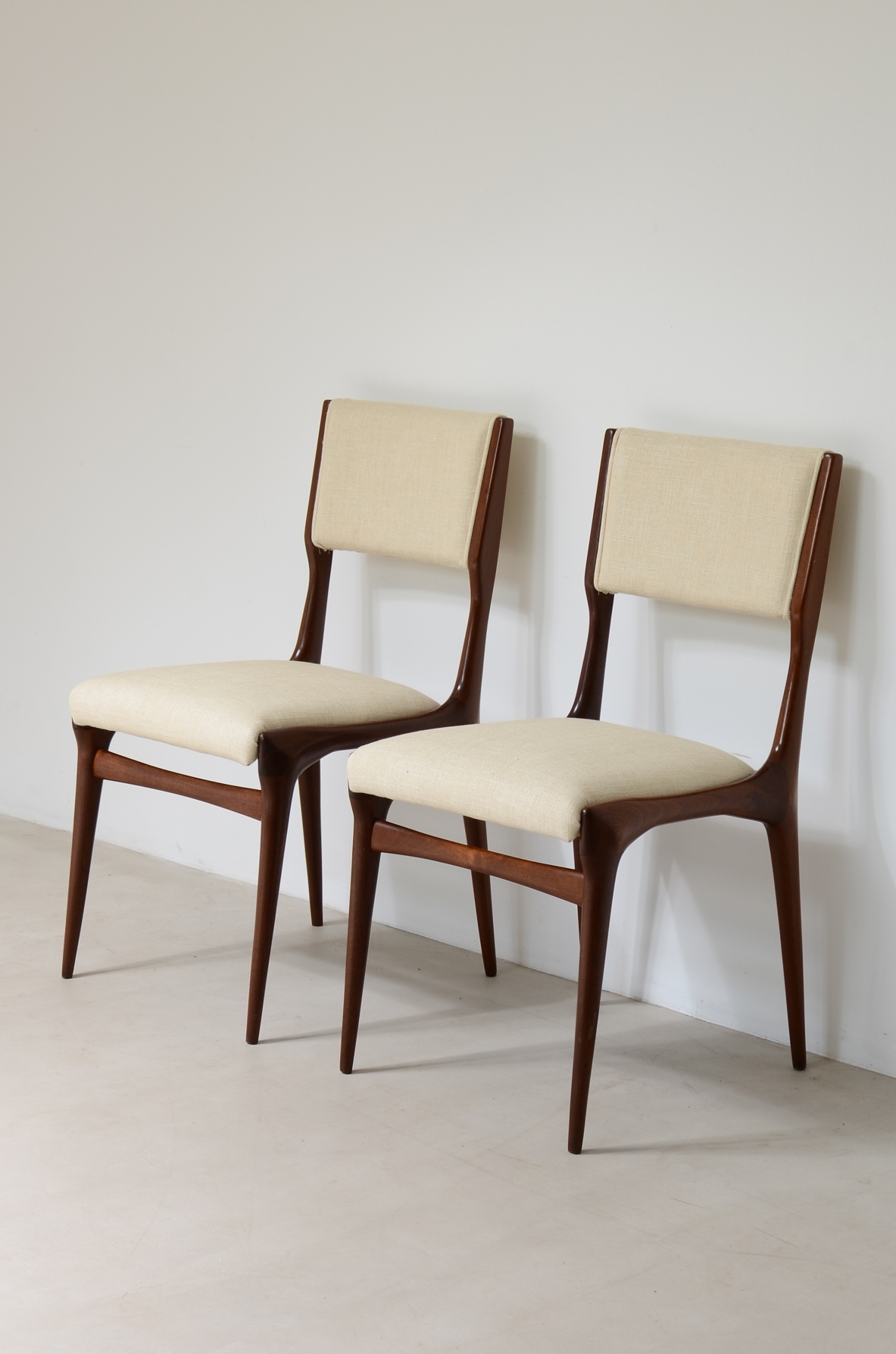 Carlo De Carli Rare set of six wood chairs model 585  Cassina production.