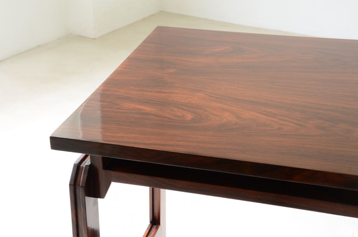 Elegante scrivania da centro con cassetti e scomparti libreria