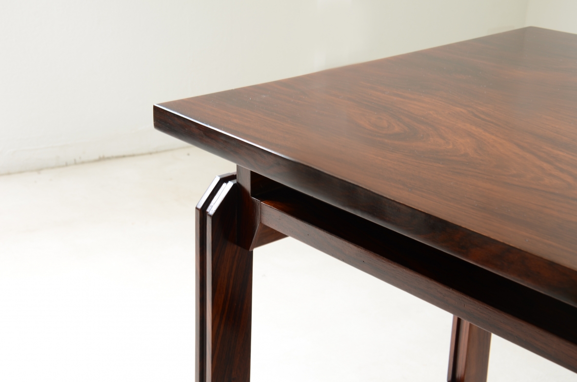 Elegante scrivania da centro con cassetti e scomparti libreria