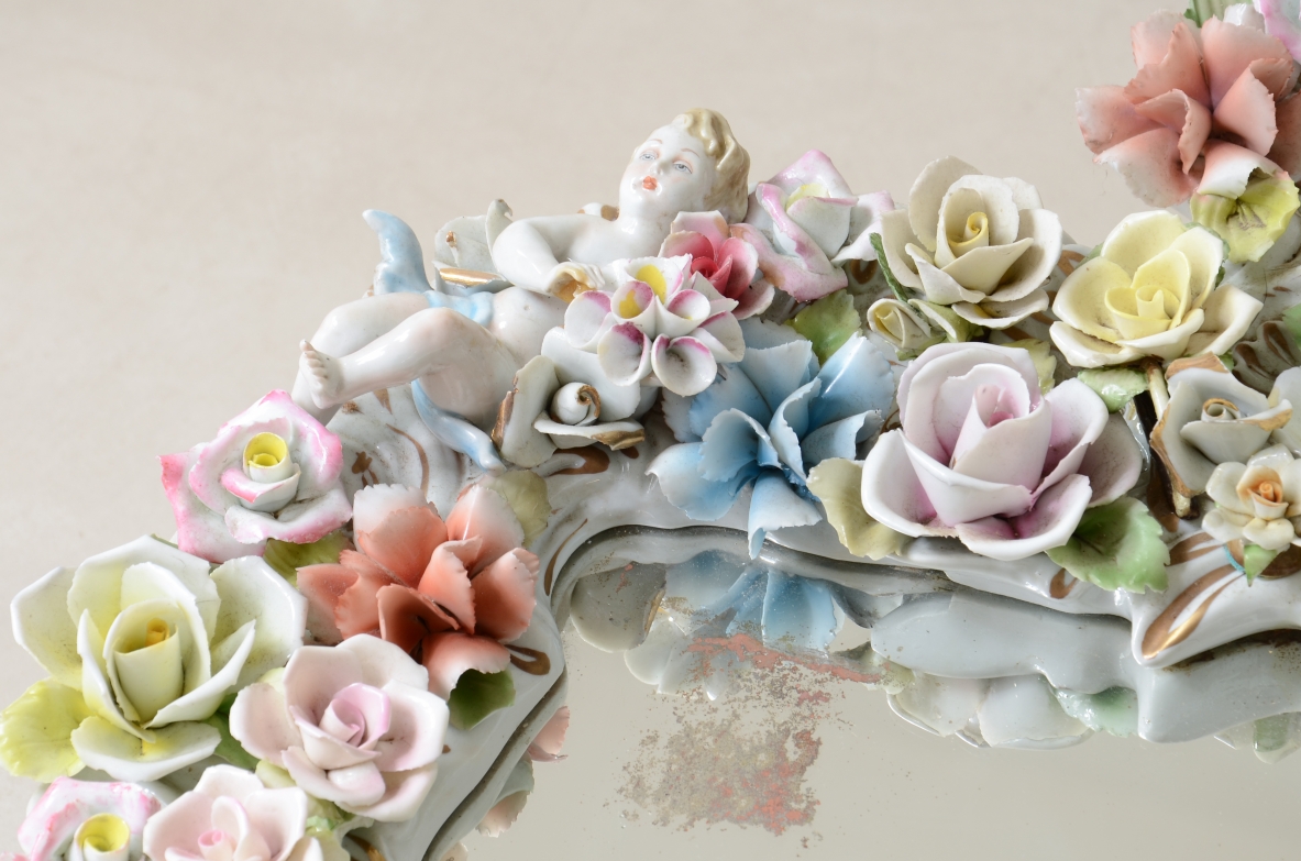Mirror with important polychrome flower porcelain frame. Capodimonte manufacture