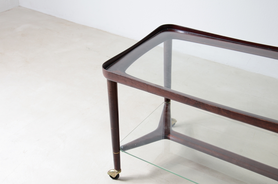 Ico Parisi, Elegant trolley model 48 in turned and shaped wood.Manufacturing A.De Faggis around 1950.