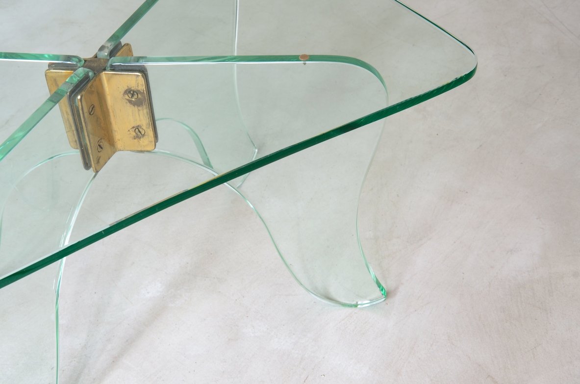 Luigi Brusotti, elegant coffee table in thick cut glass Manufacturing ca. 1940,