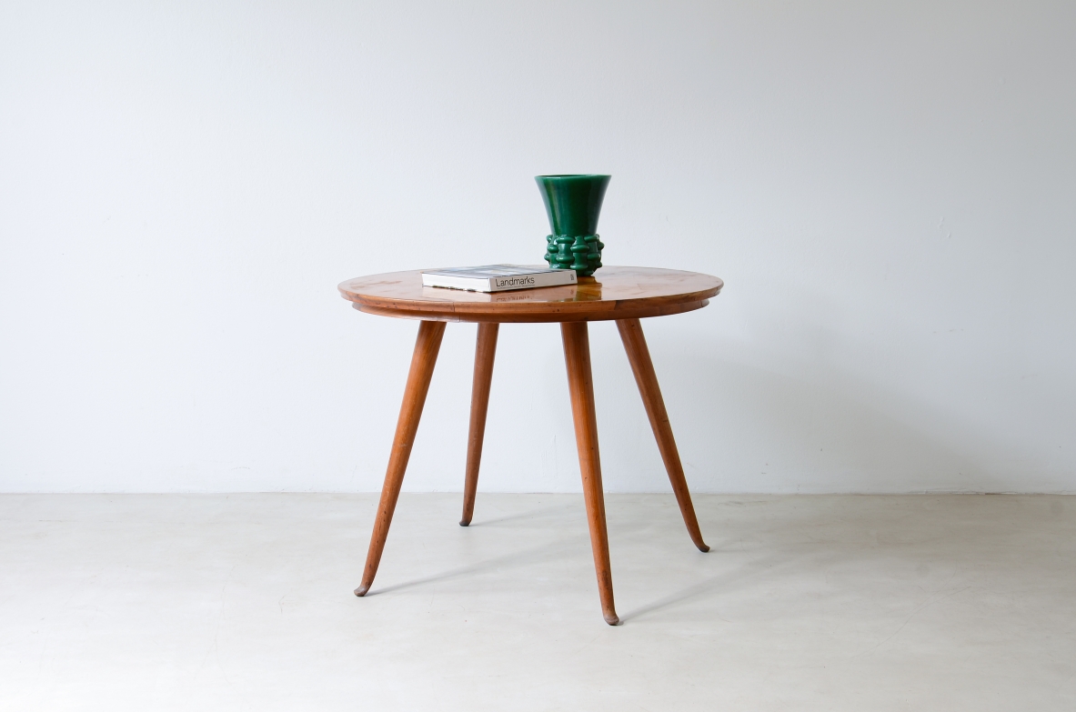 Guglielmo Ulrich Elegant cherry table with thin turned legs and veneered top. 1950