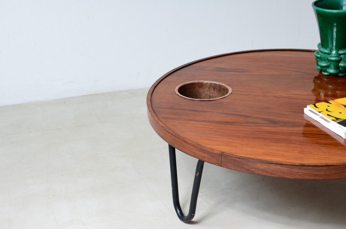 Large coffee table with wooden top and copper object holder, Italian manufacture 1950s.