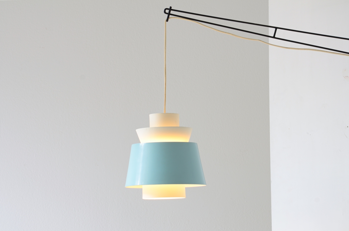 Lampada con cappello colorato e stelo in ferro.1950