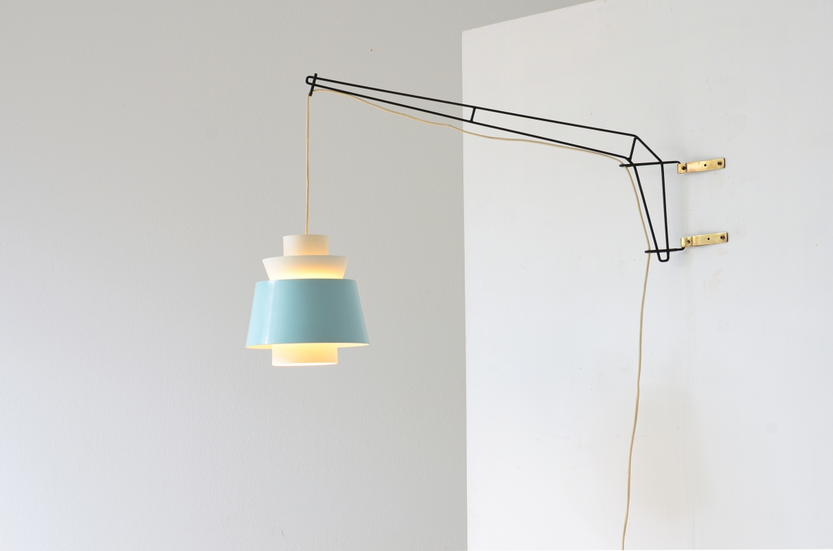 Lampada con cappello colorato e stelo in ferro.1950