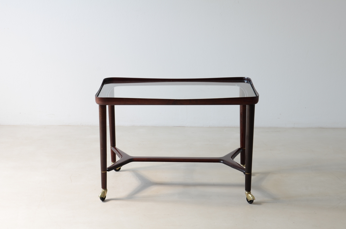 Ico Parisi, Elegant trolley model 48 in turned and shaped wood.Manufacturing A.De Faggis around 1950.