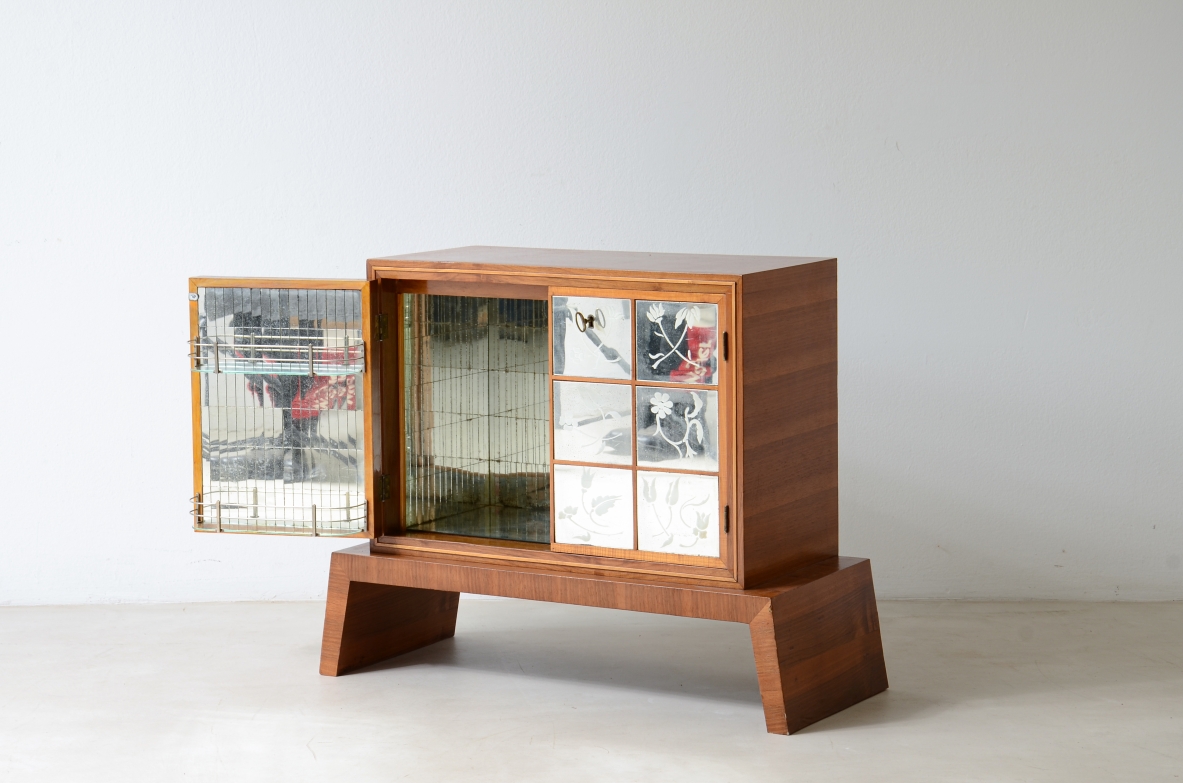 Piccolo mobile bar in legno e specchio inciso, Manifattura italiana 1940ca. 