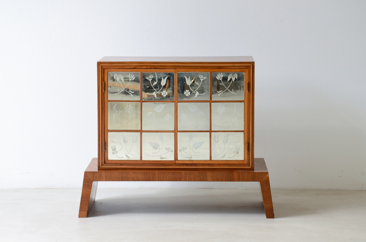Piccolo mobile bar in legno e specchio inciso, Manifattura italiana 1940ca. 
