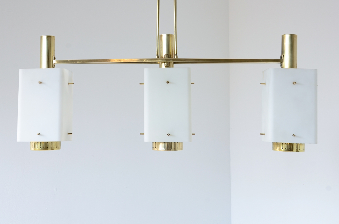 Stilnovo Elegant three-light chandelier in brass with opaline glass pendants. Bruno Gatta 1950