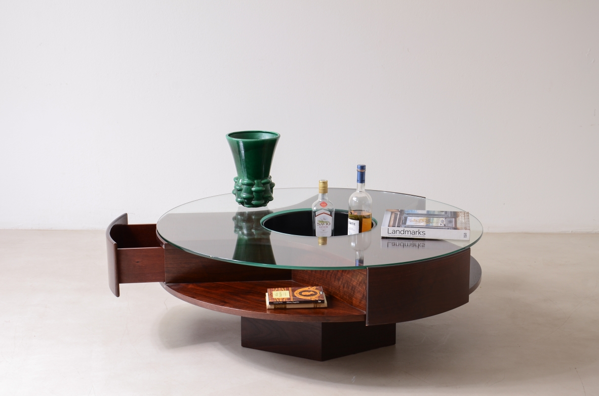 Gianni Moscatelli  Grande tavolo basso in legno con 3 cassetti, Produzione Arredamenti Fumagalli, anni '70