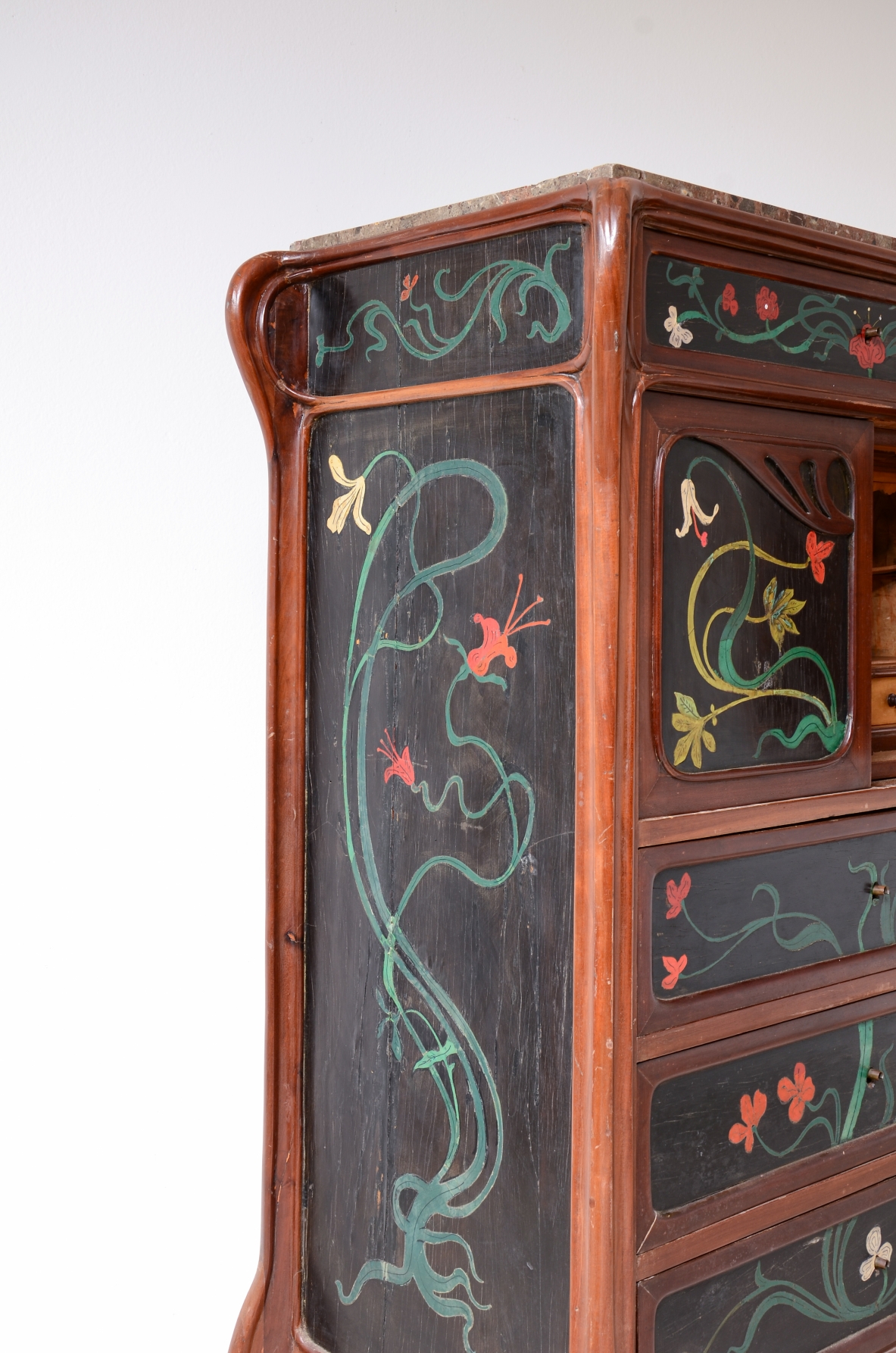 Rare comode in the style of Louis Majorelle Italian Art Noveau, 1880-1910 ca.