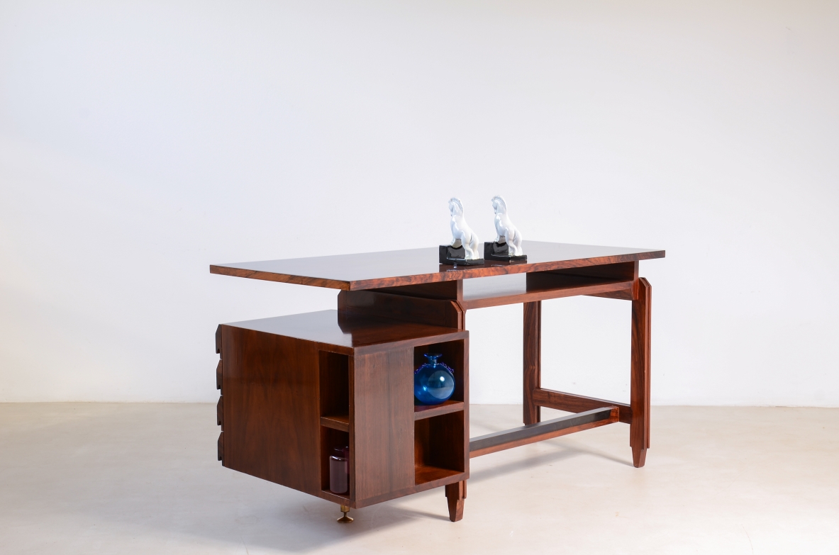 Elegante scrivania da centro con cassetti e scomparti libreria