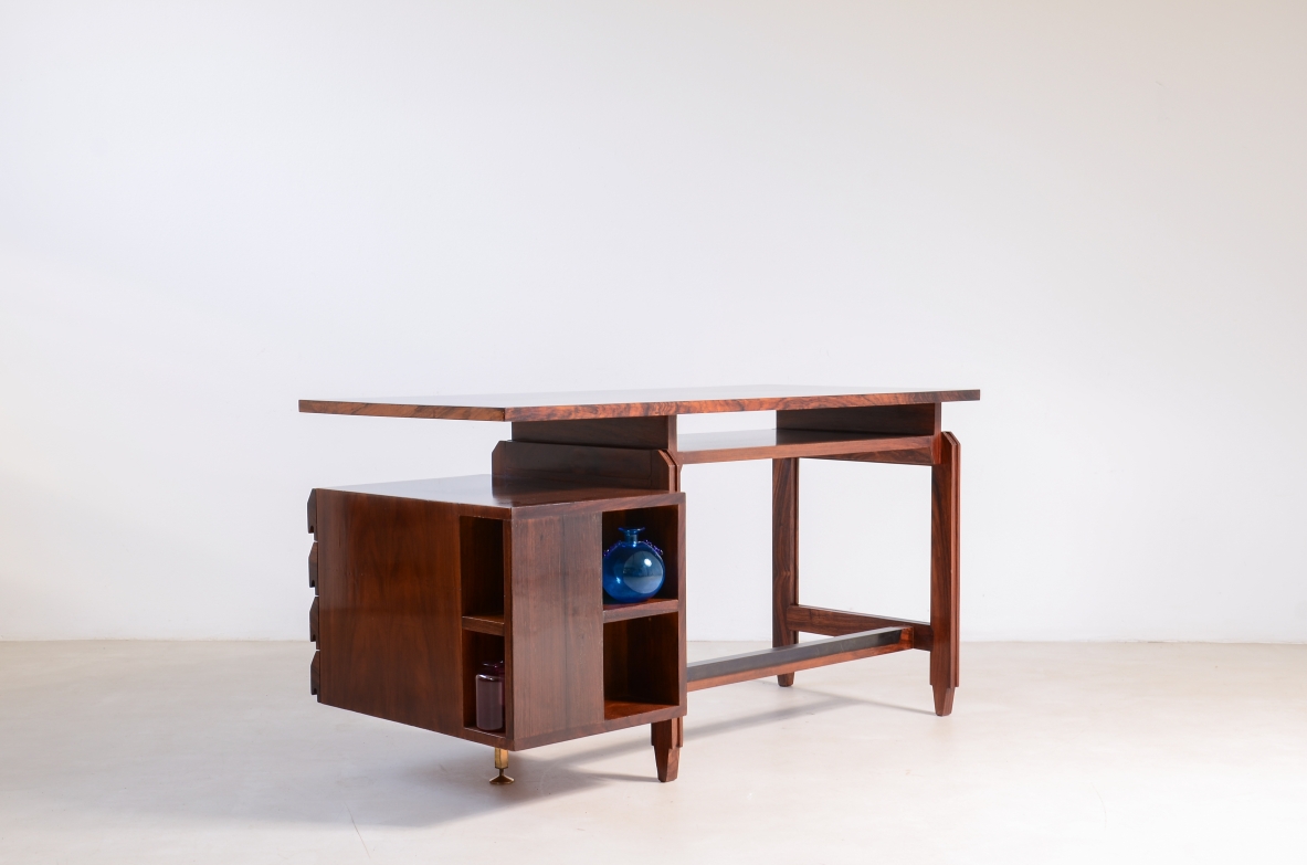 Elegante scrivania da centro con cassetti e scomparti libreria