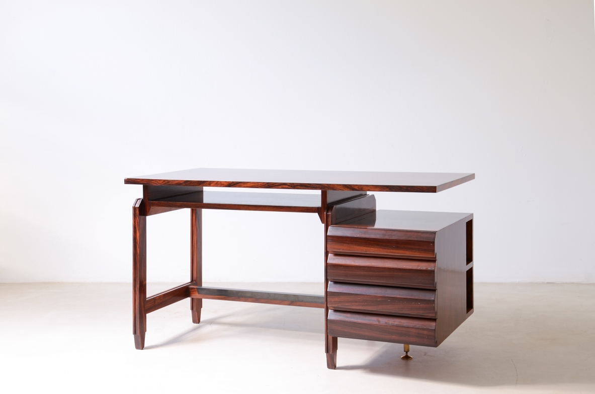 Elegante scrivania da centro con cassetti e scomparti libreria